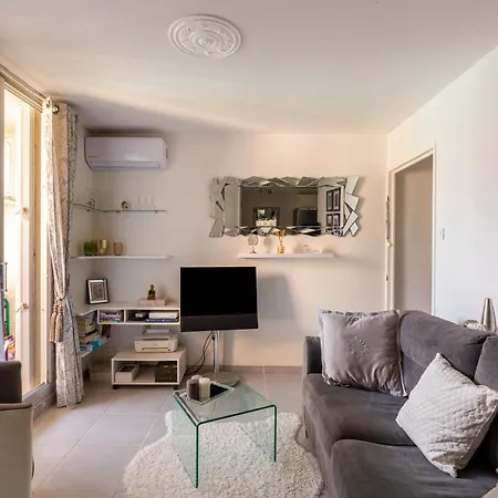 Le Sakharov Apartment *